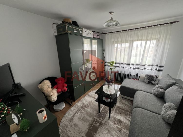 Apartament cu 4 camere decomandat, mobilat în Girocului
