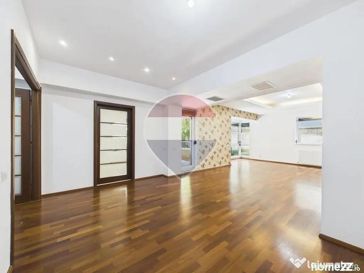 Apartament cu 3 camere decomandat în Nordului