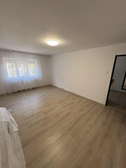 Apartament cu 2 camere decomandat în 1 Mai