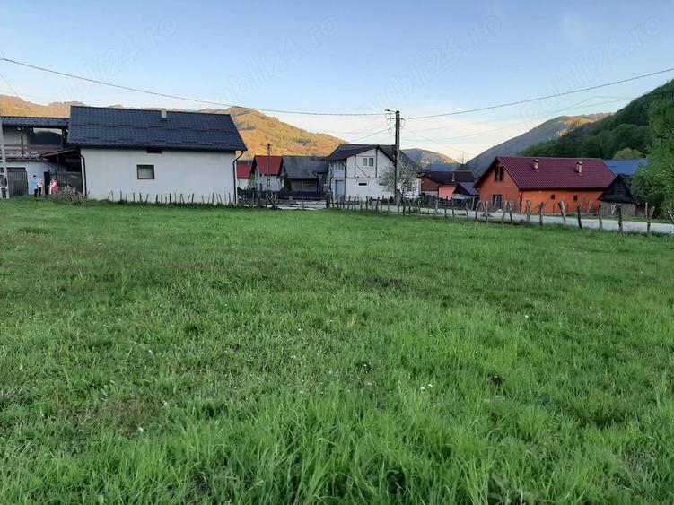 Teren de 1000 mp, în Telciu