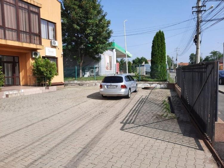 Casă individuală cu 6 camere cu Canalizare în Central