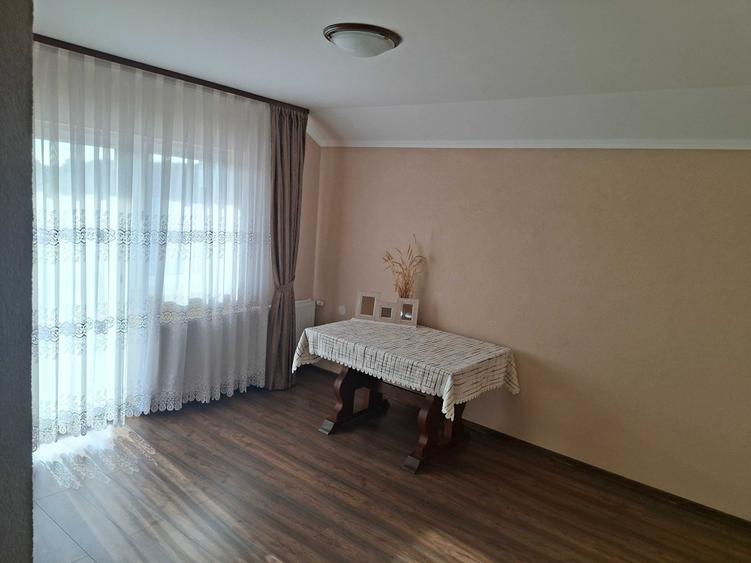 Casă cu 3 camere în Sântandrei