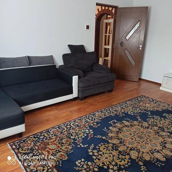 Apartament cu 3 camere decomandat, mobilat în Vitan