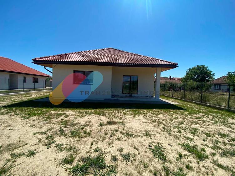 Casă individuală cu 4 camere cu Canalizare în Jucu de Mijloc