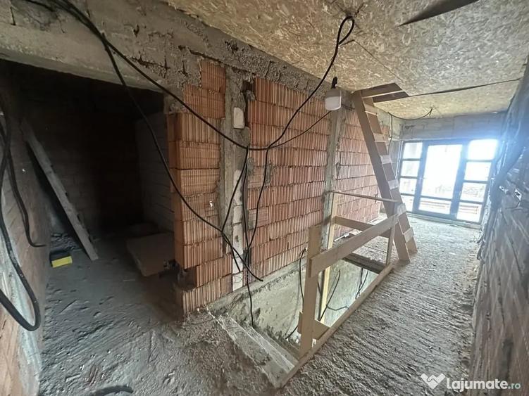 Casă cu 5 camere cu Teren 242 Mp în Ștefăneștii de Jos