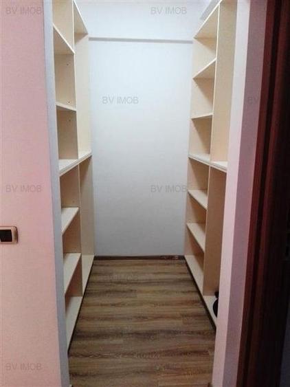 Apartament cu 3 camere decomandat în Tractorul
