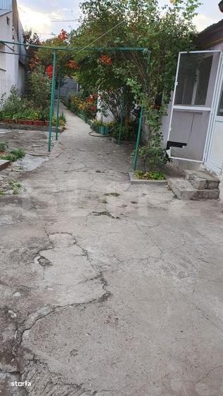 Casă cu 2 camere cu Teren 445 Mp în Piața Centrală