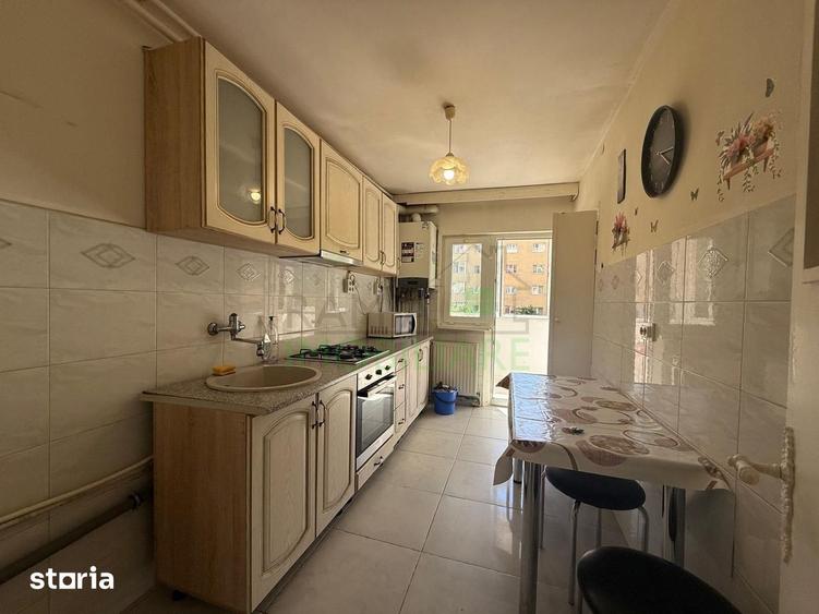 Apartament cu 3 camere decomandat, mobilat în Tractorul