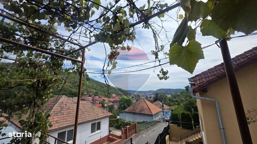 Casă cu 4 camere cu Teren 254 Mp în Central