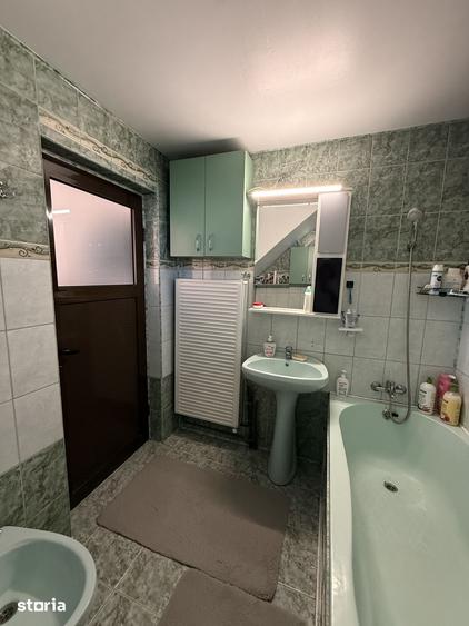 Casă cu 4 camere cu Teren 140 Mp în Păulești