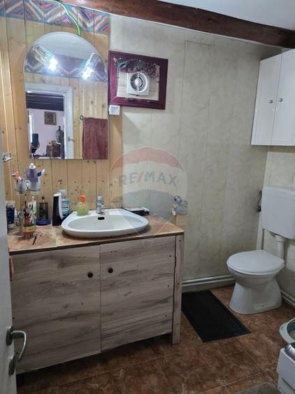 Casă cu 4 camere cu Teren 1166 Mp în Neagra Șarului