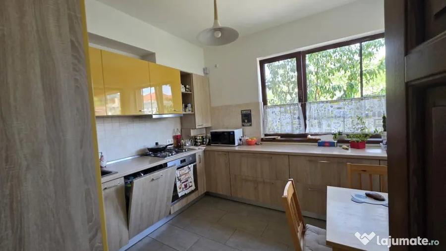 Casă cu 3 camere cu Teren 250 Mp în Dumbrăvița