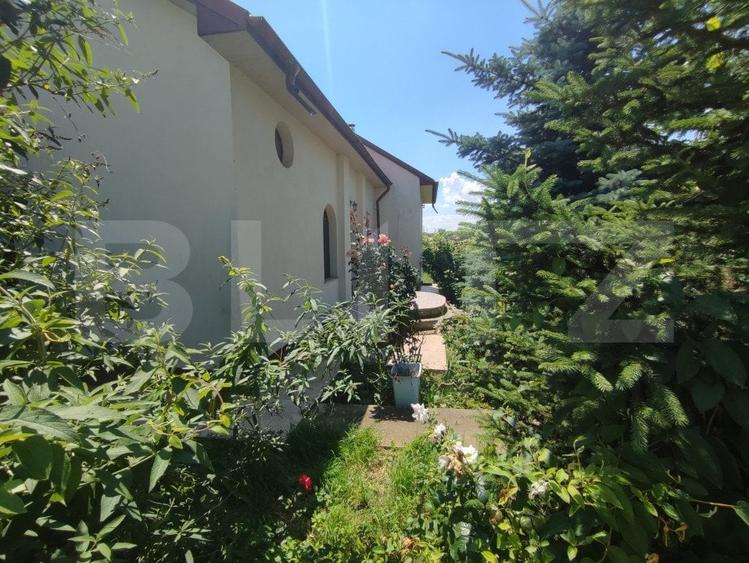 Casă individuală cu 8 camere cu Canalizare în Cătămărești-Deal