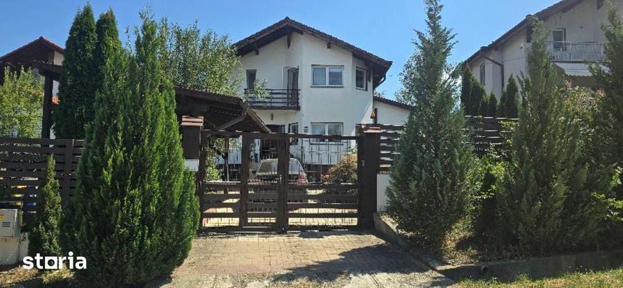 Casă cu 6 camere cu Teren 378 Mp în Central