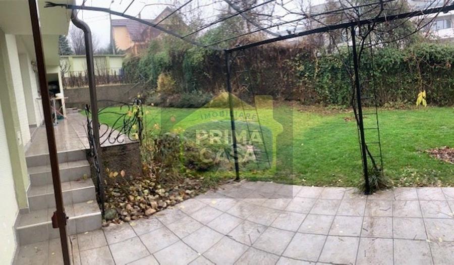 Duplex cu 10 camere cu Canalizare în Săsar