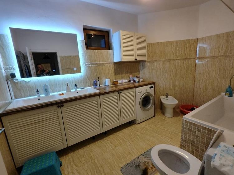 Casă individuală cu 4 camere cu Canalizare în Sânandrei