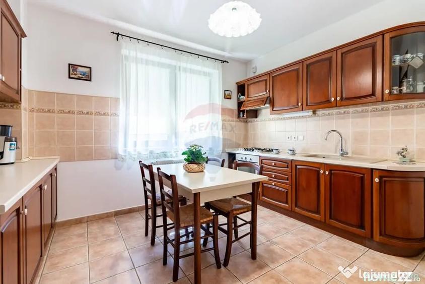 Casă cu 5 camere cu Teren 801 Mp în Tamași