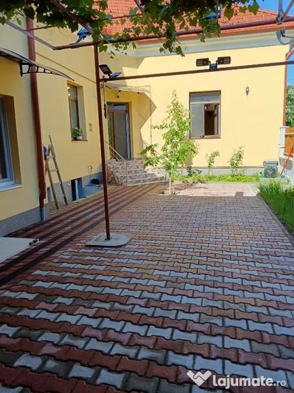 Casă cu 3 camere în Central