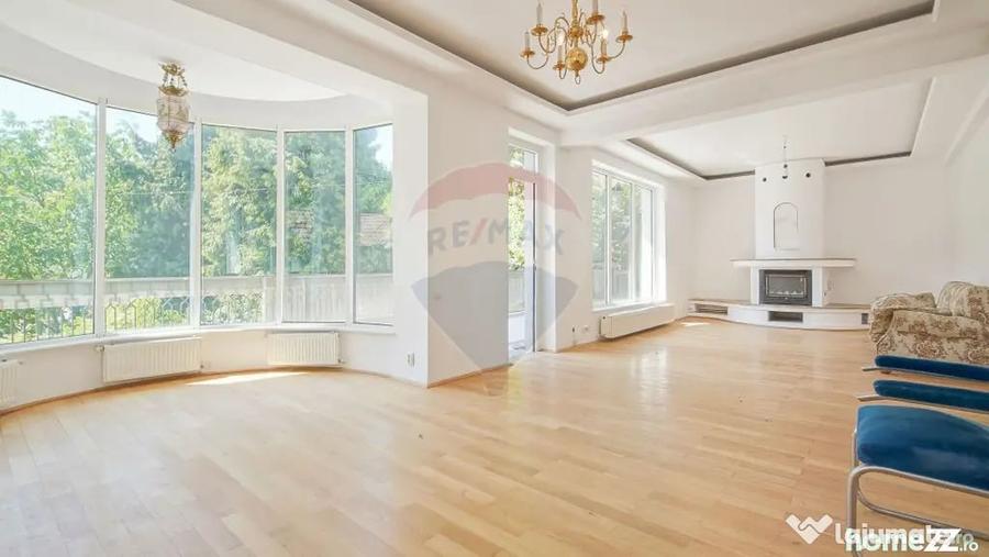 Casă cu 7 camere cu Teren 3140 Mp în Schei