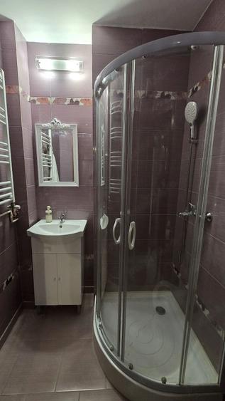 Apartament cu 4 camere semidecomandat în Teiul Doamnei
