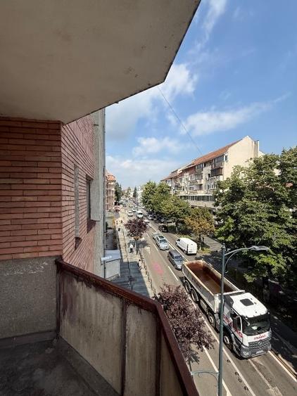 Apartament cu 3 camere decomandat în Central