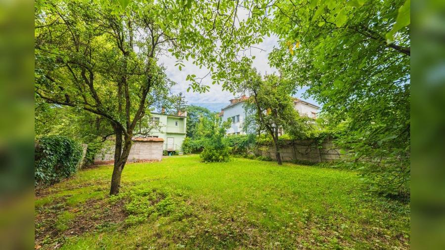 Casă cu 4 camere cu Teren 876 Mp în Central