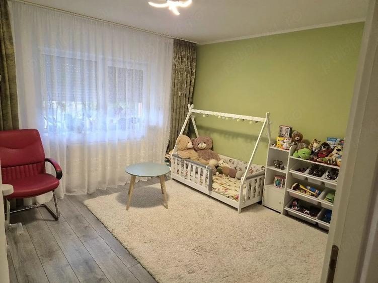 Apartament cu 4 camere decomandat în Micro 17