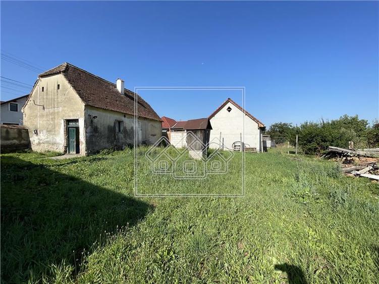Casă individuală cu 2 camere cu Teren 2162 Mp în Periferie