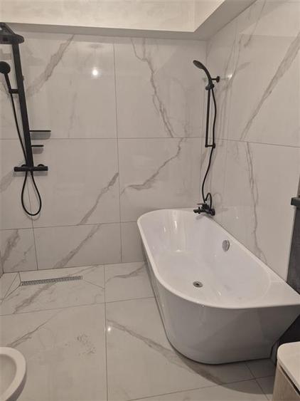 Casă individuală cu 5 camere cu Canalizare în Breazu