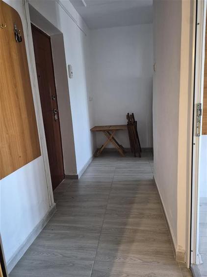 Garsonieră decomandată, mobilată în Nicolina