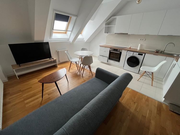 Apartament cu 2 camere semidecomandat în Parcul Carol