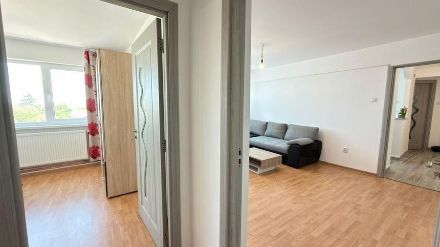 Apartament cu 2 camere semidecomandat, mobilat în Est