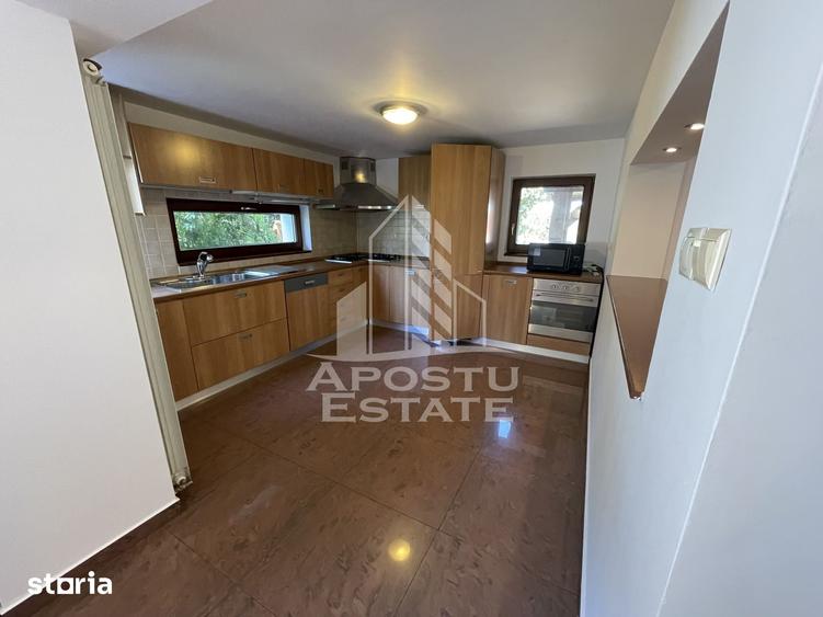 Casă cu 5 camere cu Teren 400 Mp în Lipovei