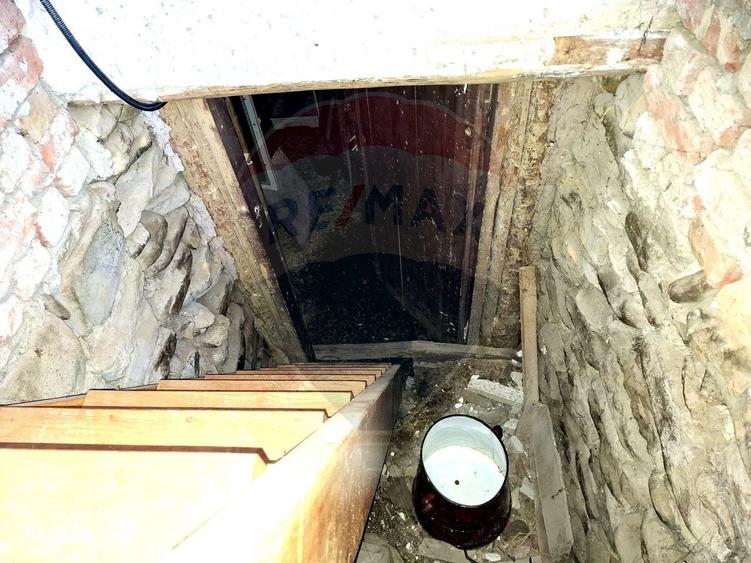 Casă cu 4 camere cu Teren 1478 Mp în Măneciu