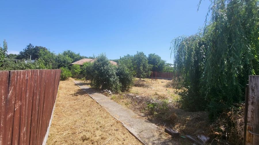Teren agricol extravilan de 899 mp, în Central