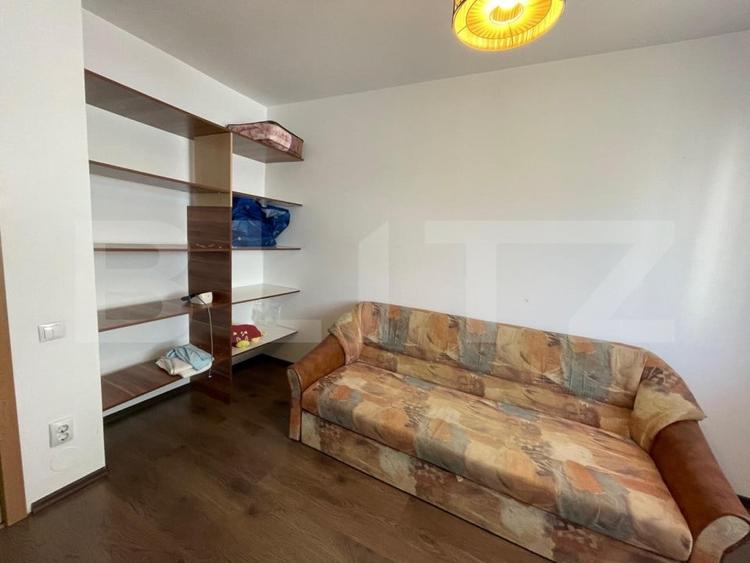 Apartament cu 3 camere semidecomandat, mobilat în Florești