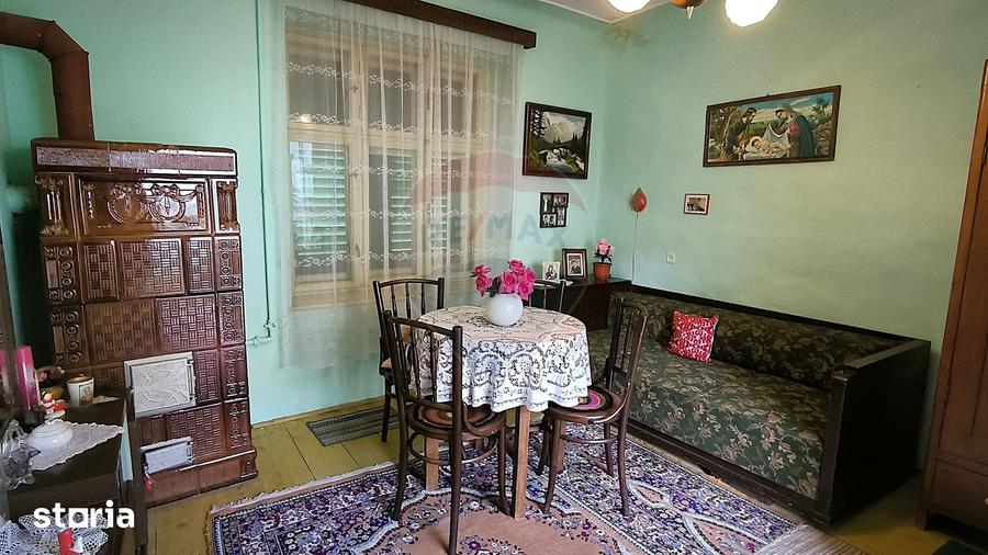 Casă cu 4 camere cu Teren 1084 Mp în Vale
