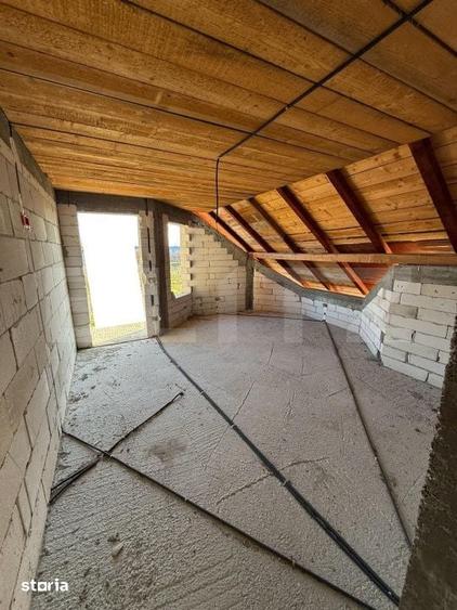 Casă cu 5 camere cu Teren 1200 Mp în Șcheia