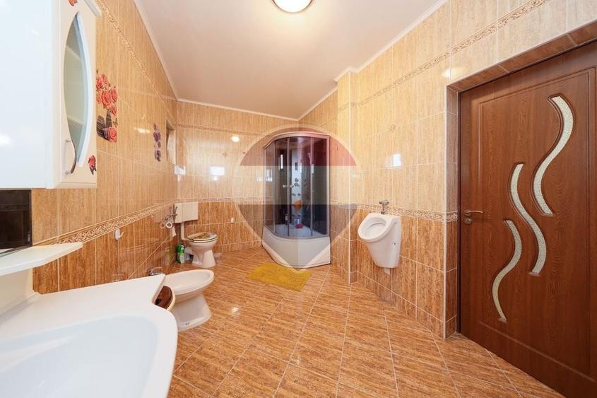 Casă individuală cu 4 camere cu Teren 2389 Mp în Sânpetru