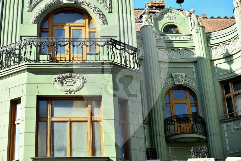 Casă individuală cu 7 camere cu Canalizare în Centrul Istoric