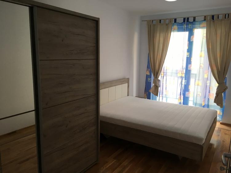 Apartament cu 3 camere semidecomandat, mobilat în Lazaret