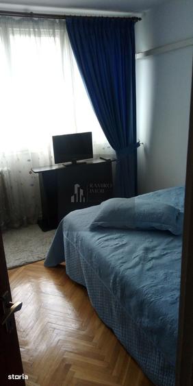 Apartament cu 4 camere în Drumul Taberei