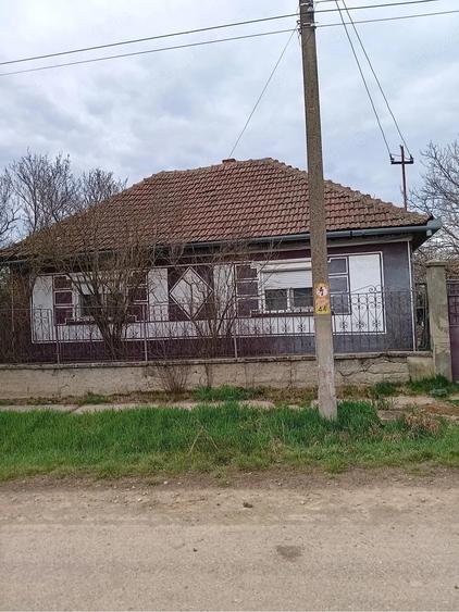 Casă cu Teren 1439 Mp în Chișlaz