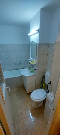 Apartament cu 3 camere decomandat în Micro 16