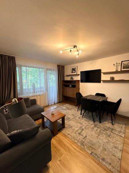 Apartament cu 3 camere semidecomandat în Drumul Taberei