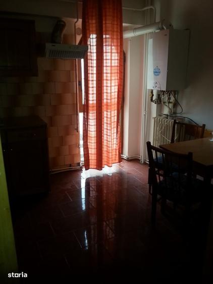 Apartament cu 4 camere decomandat în Central