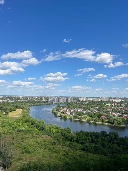Apartament cu 3 camere semidecomandat în Barbu Văcărescu