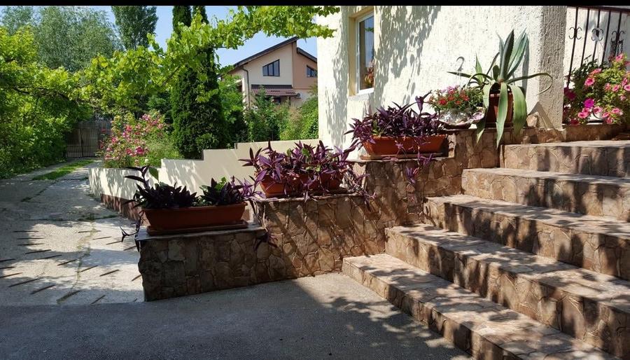 Casă individuală cu 6 camere cu Canalizare în Nord