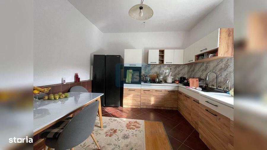 Casă cu 3 camere decomandat în Muncitoresc
