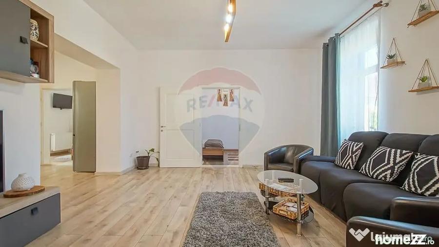 Casă cu 6 camere cu Teren 700 Mp în Ultracentral